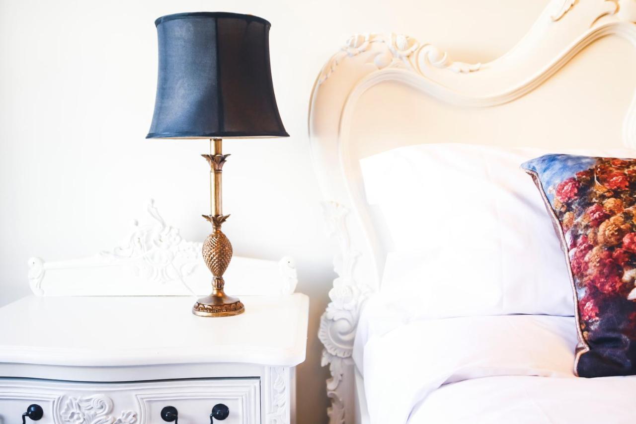 The Old Crown Coaching Inn Суиндон Экстерьер фото