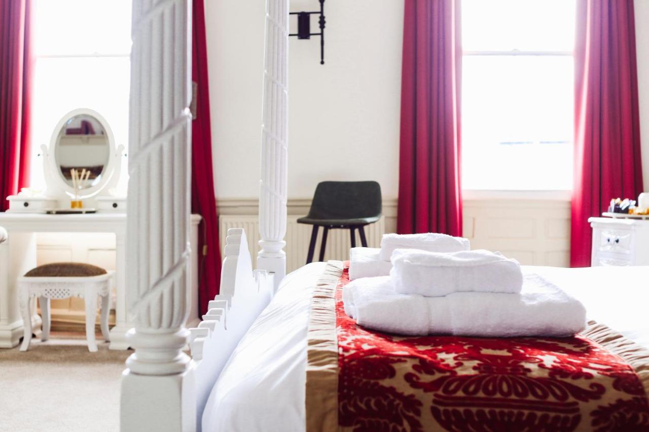 The Old Crown Coaching Inn Суиндон Экстерьер фото