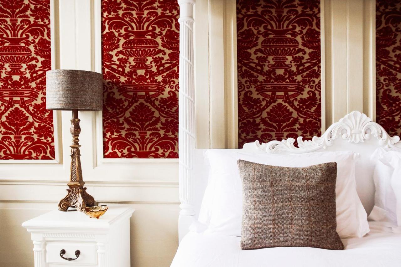 The Old Crown Coaching Inn Суиндон Экстерьер фото