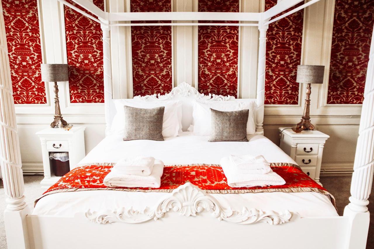 The Old Crown Coaching Inn Суиндон Экстерьер фото