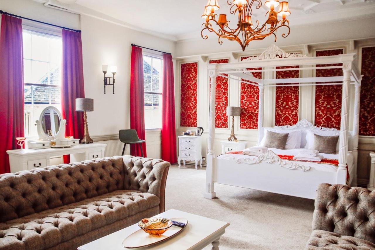 The Old Crown Coaching Inn Суиндон Экстерьер фото