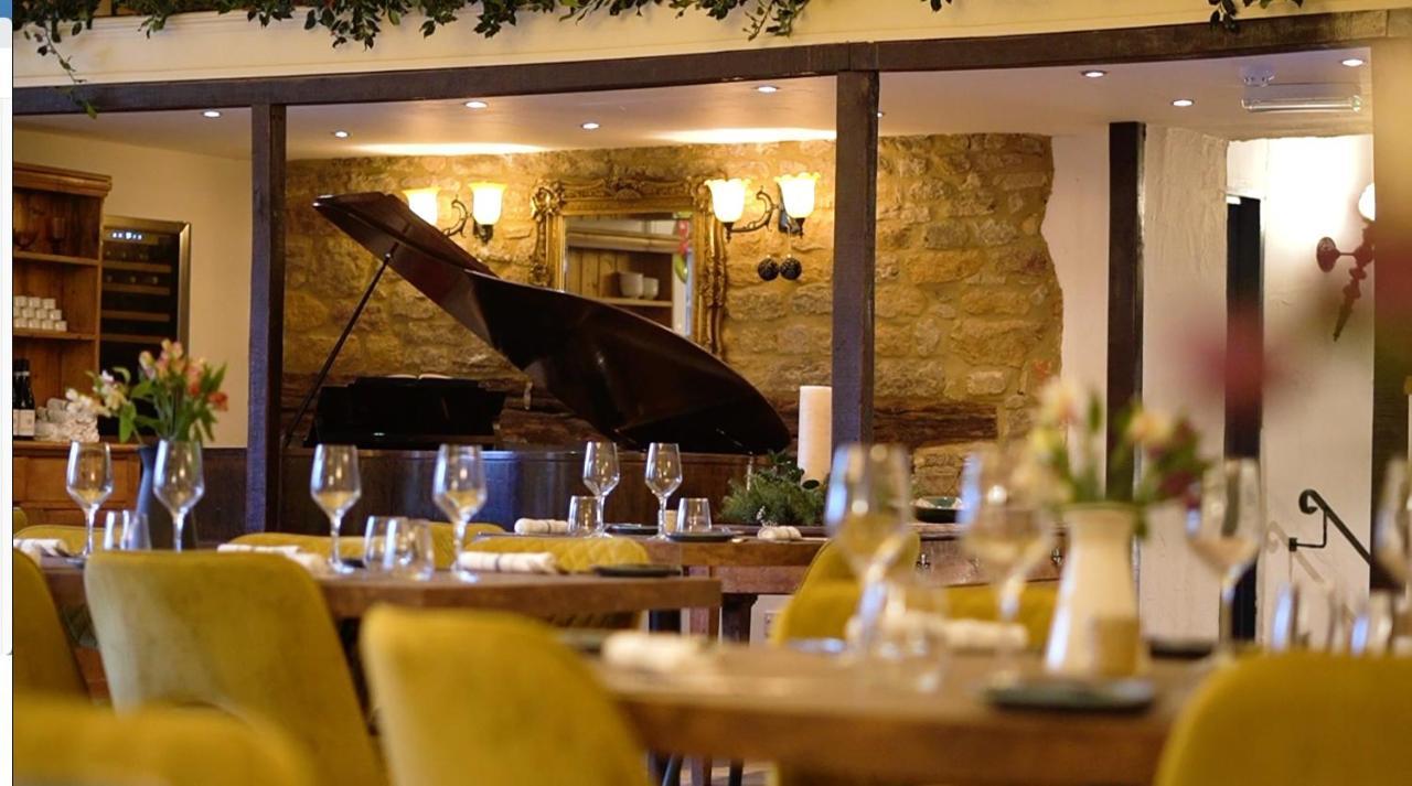 The Old Crown Coaching Inn Суиндон Экстерьер фото