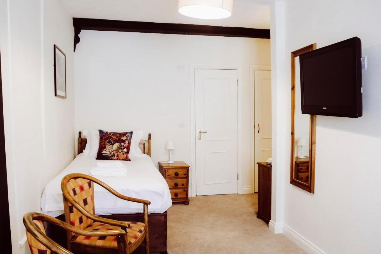The Old Crown Coaching Inn Суиндон Экстерьер фото