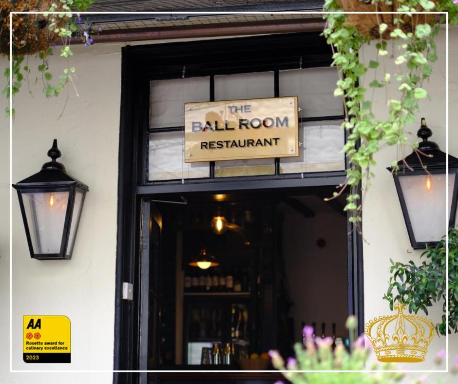 The Old Crown Coaching Inn Суиндон Экстерьер фото