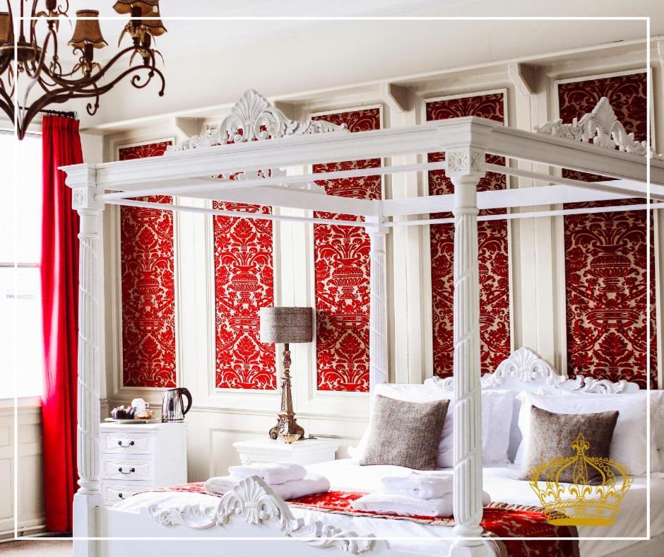 The Old Crown Coaching Inn Суиндон Экстерьер фото