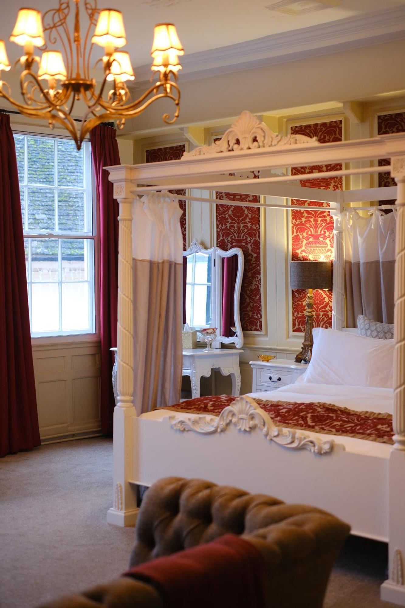 The Old Crown Coaching Inn Суиндон Экстерьер фото
